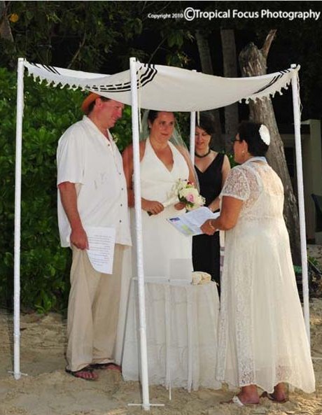 CSDBK officiating at the wedding of Tom and Susan on Cinnamon Bay in StJohn,USVI